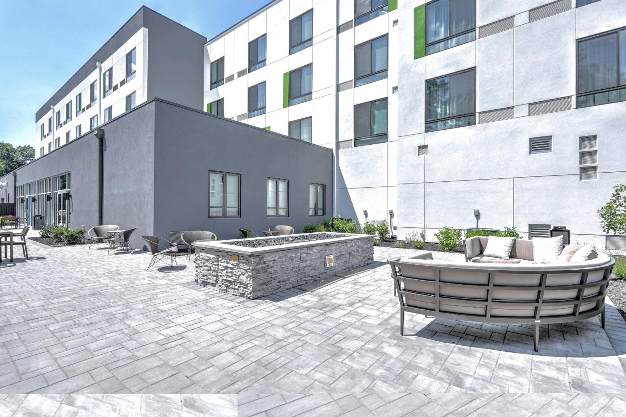 Courtyard By Marriott Deptford Almonesson Exterior foto