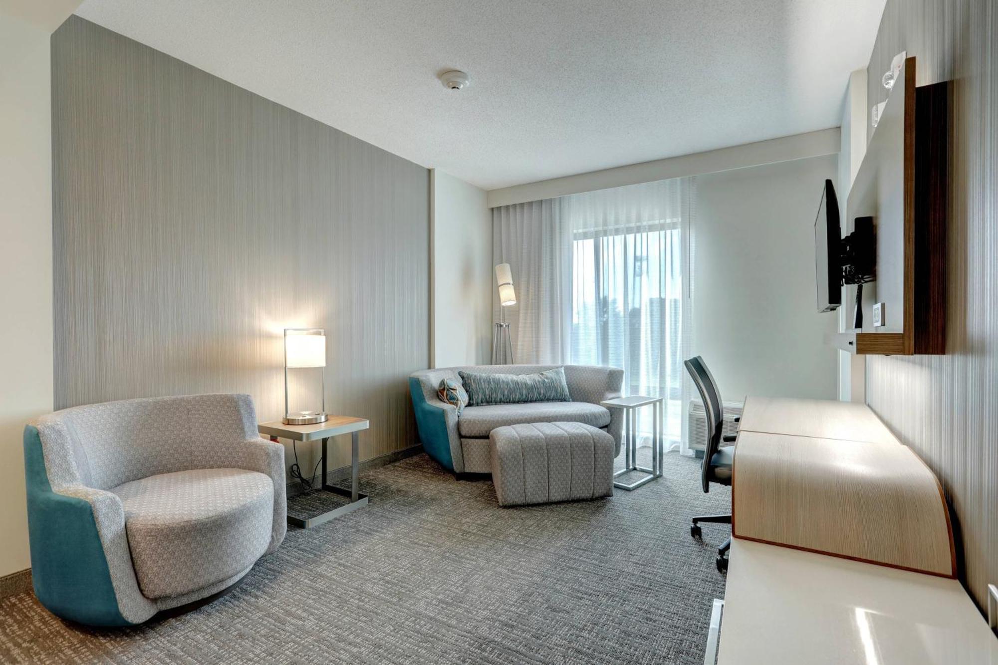 Courtyard By Marriott Deptford Almonesson Exterior foto